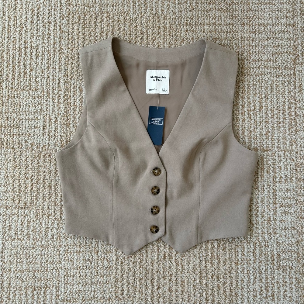NWT Abercrombie & Fitch Women’s Menswear Cropped Tailored Vest in Light Brown -S